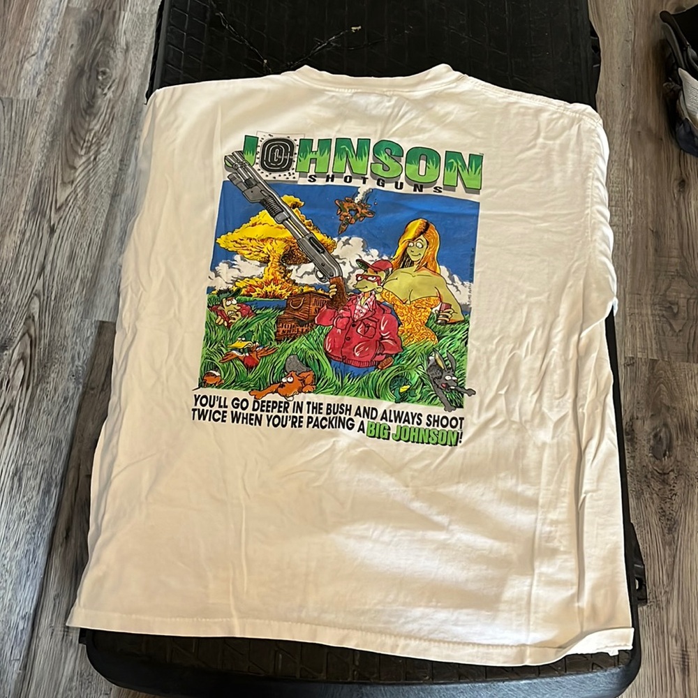 White Johnson t-shirt size L